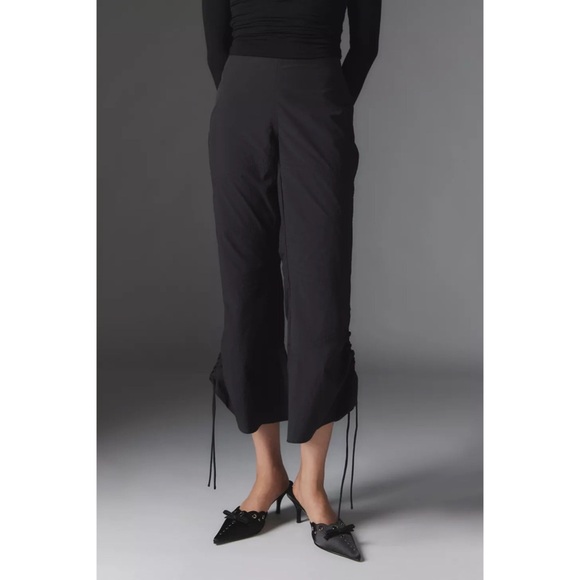 silence + noise Pants - NWT Silence + Noise Hayley Black Nylon Cropped Kick-Flare Pant Sz 0